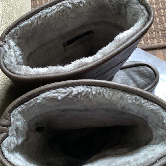 Authentic Manitobah Mukluk - Picture 3 of 5